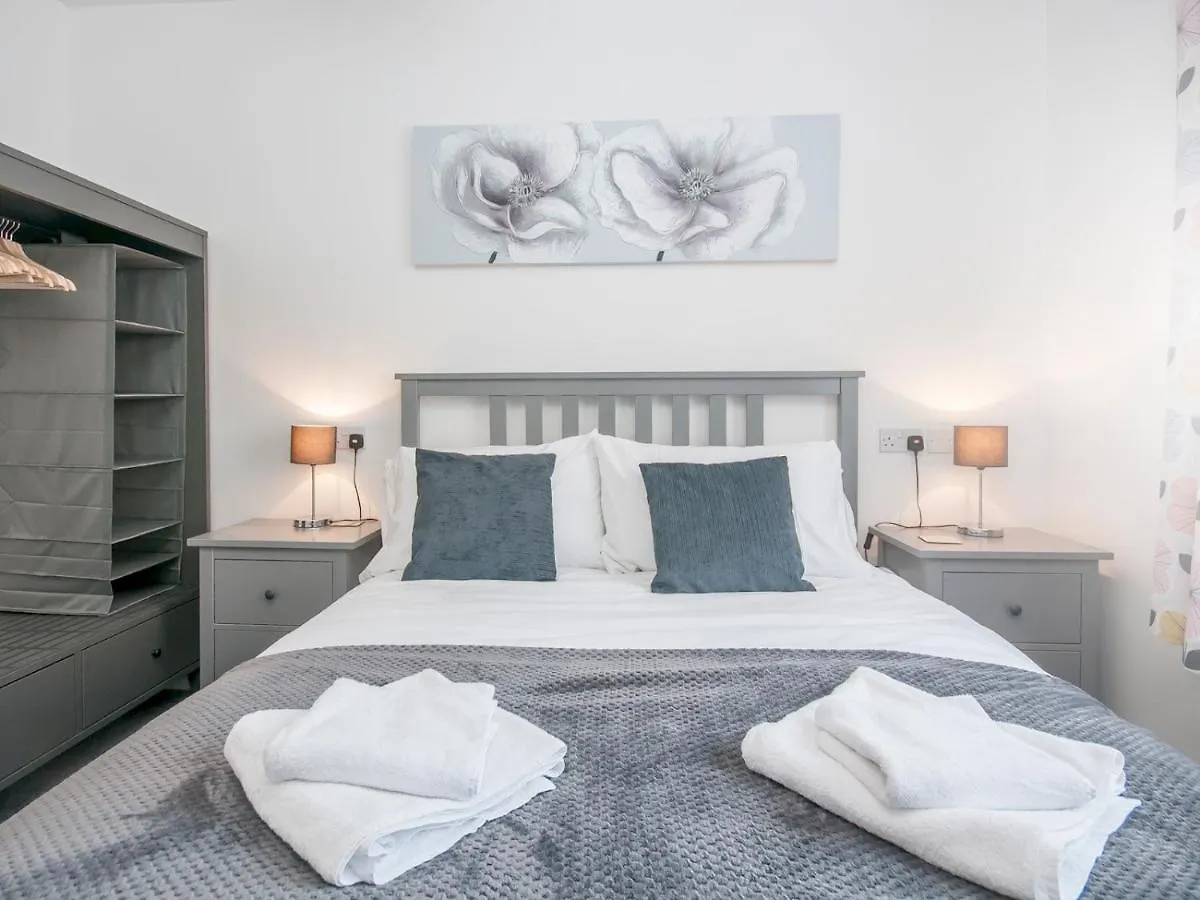 Modern 2 Bedroom Apartment Next To Bay With Parking Cardiff